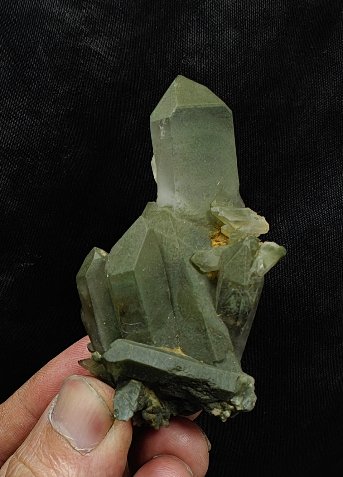 Chlorite Quartz Meaning, Healing Properties & Chakra Energy | Green Healing Crystal Guide 💚