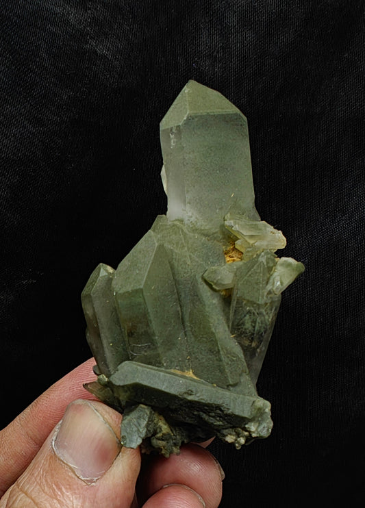 Chlorite Quartz Meaning, Healing Properties & Chakra Energy | Green Healing Crystal Guide 💚