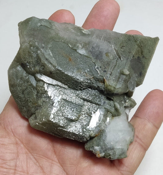 🌿 Chlorite Quartz Meaning, Formation & Healing Properties | Latif Creations 💚
