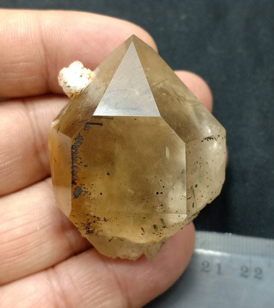 🌟 Astrophyllite Quartz: The Cosmic Gem of Energy & Transformation 🌿