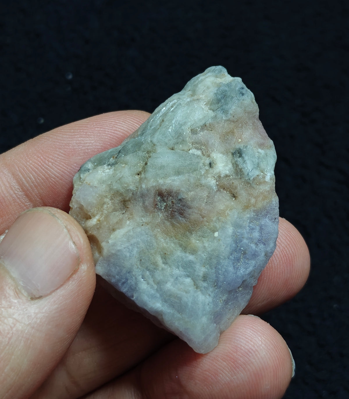 Natural highly Tenebrescent hackmanite 24 grams| Rare Mineral Specimens