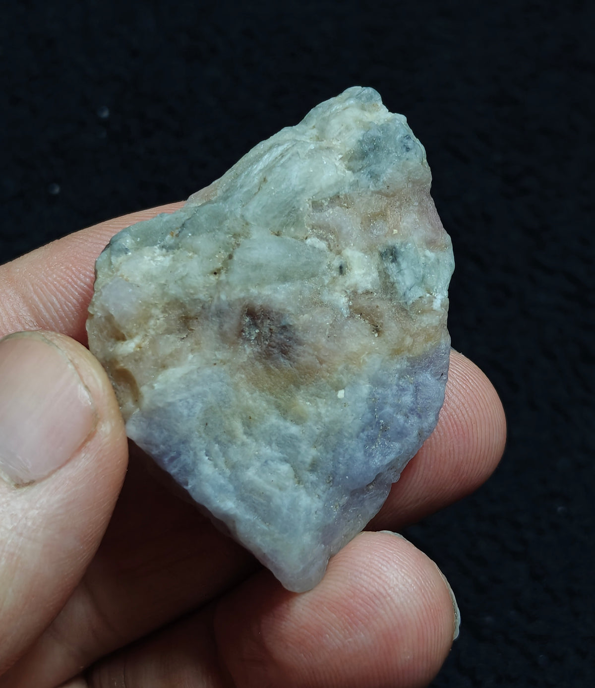 Natural highly Tenebrescent hackmanite 24 grams| Rare Mineral Specimens