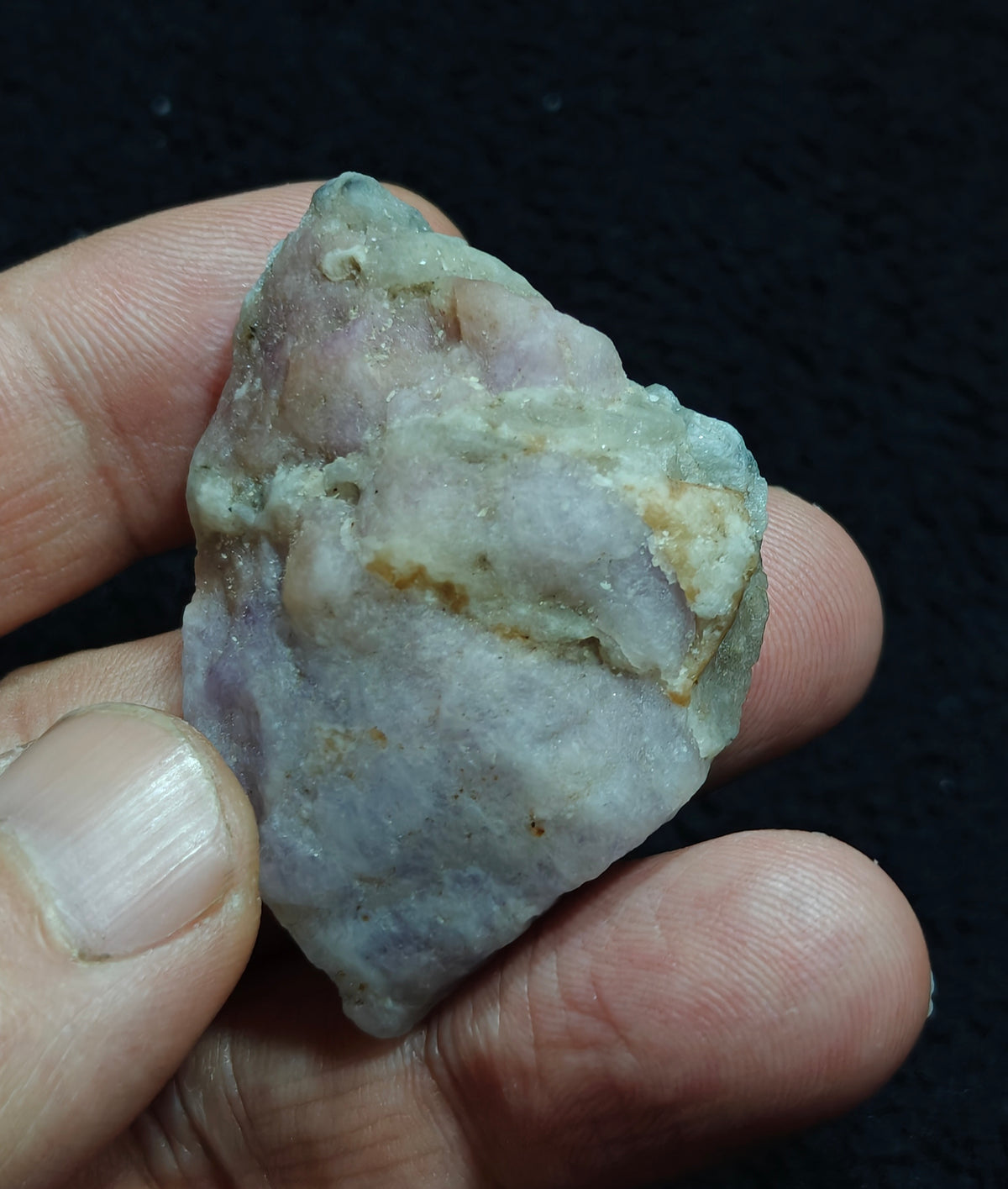 Natural highly Tenebrescent hackmanite 24 grams| Rare Mineral Specimens