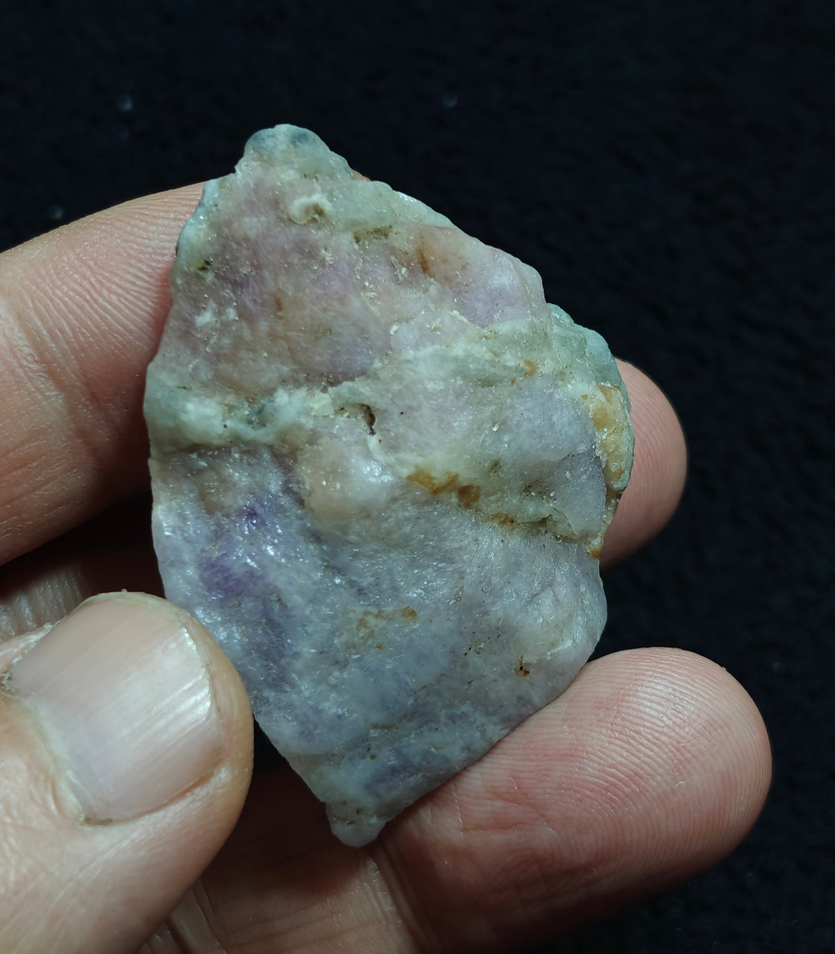 Natural highly Tenebrescent hackmanite 24 grams| Rare Mineral Specimens