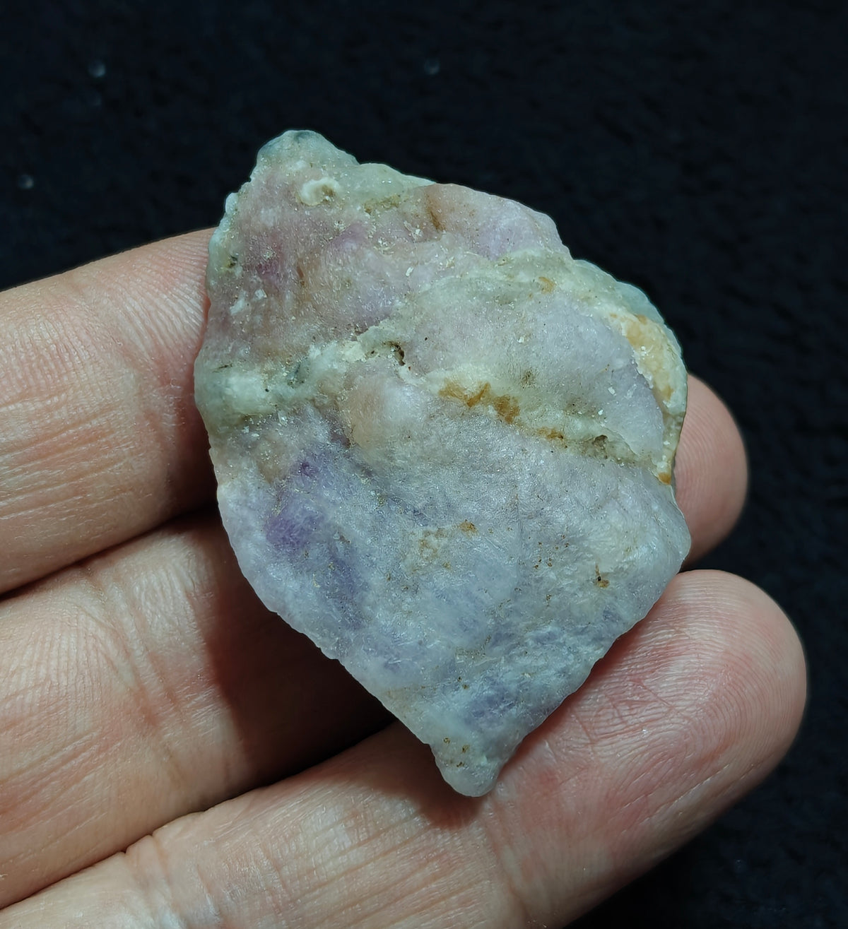 Natural highly Tenebrescent hackmanite 24 grams| Rare Mineral Specimens
