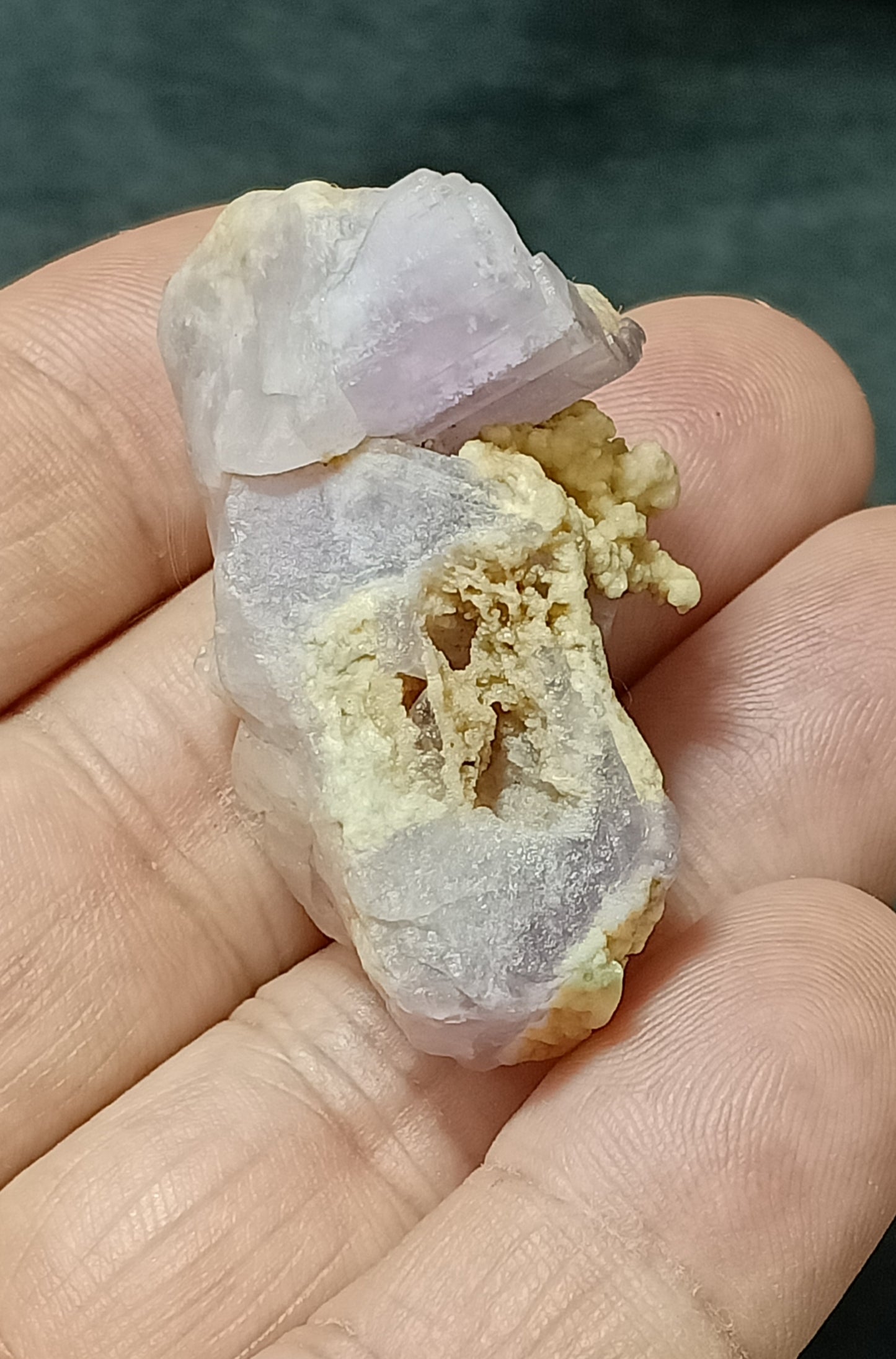 An amazing Fluorescent Apatite with combined albite 34 grams