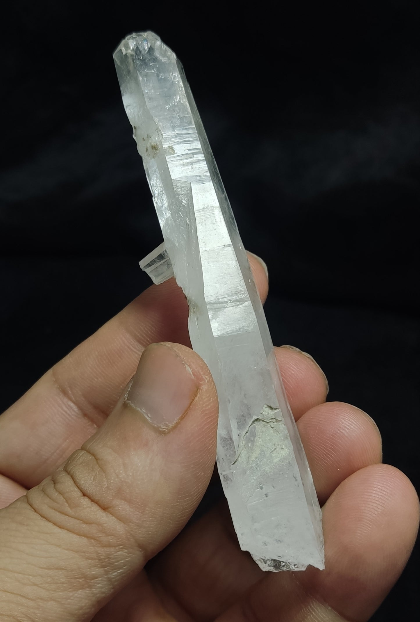 Clear faden quartz crystal 46 grams