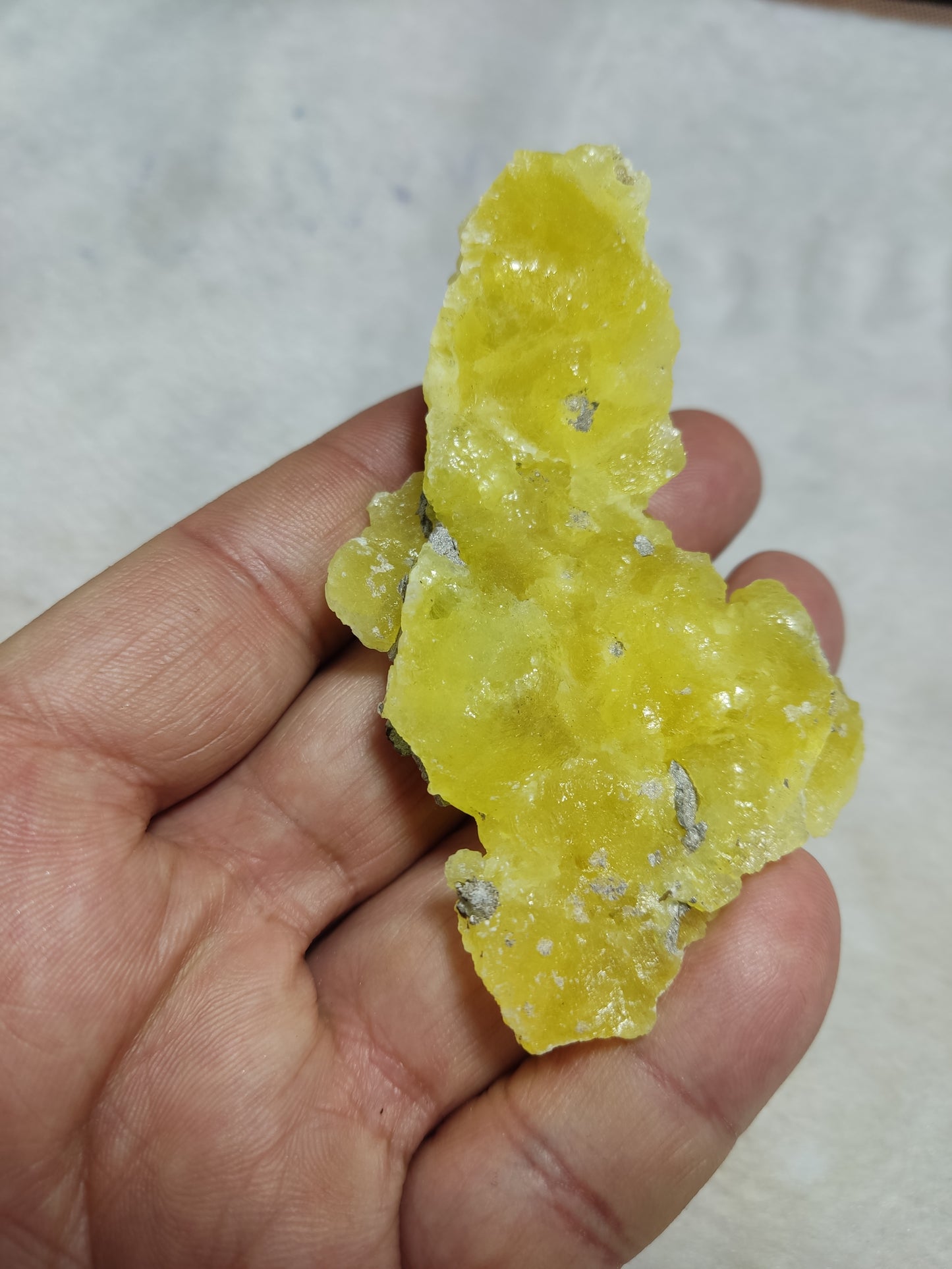 Natural yellow color Brucite 40 grams