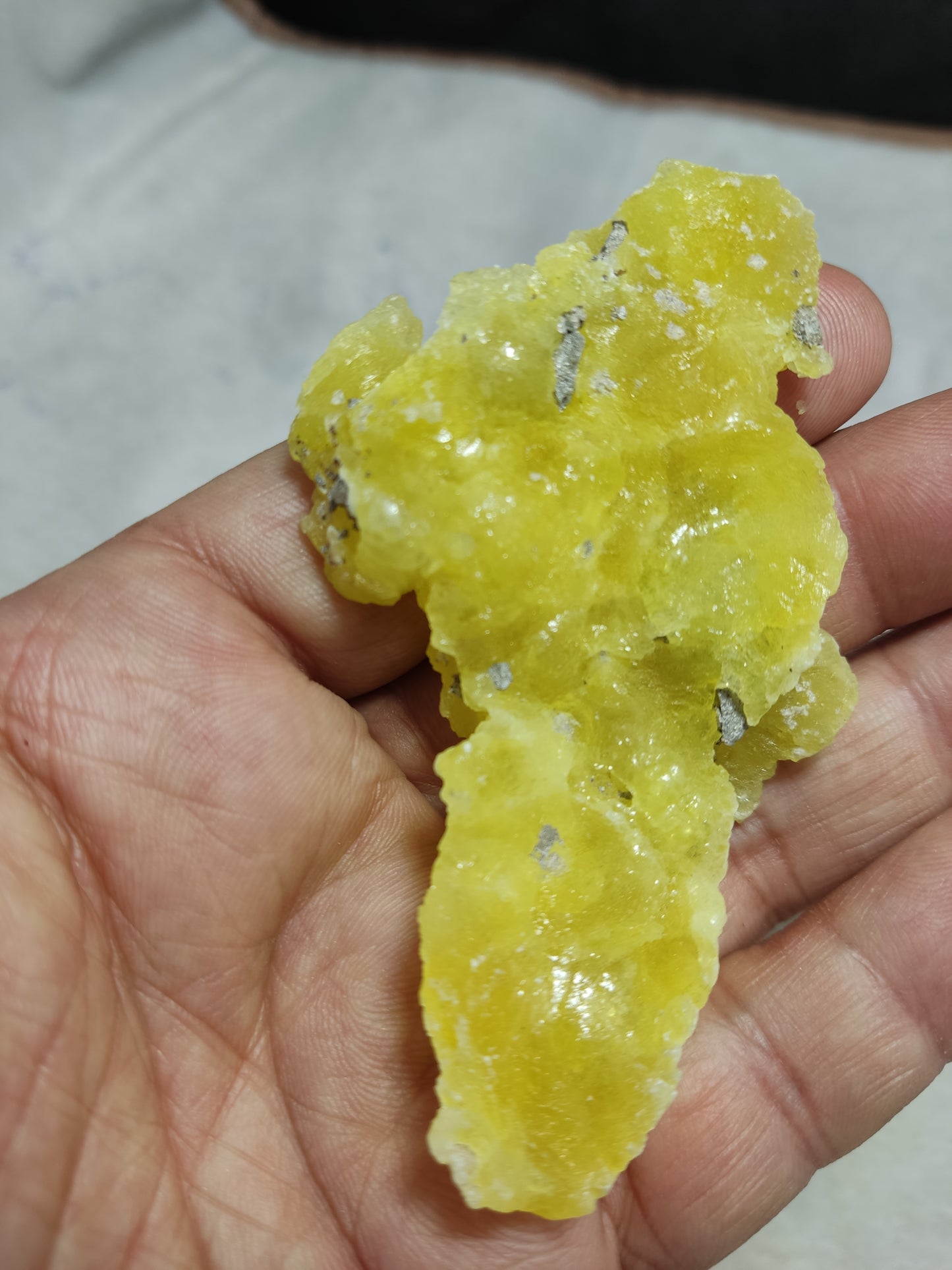 Natural yellow color Brucite 40 grams