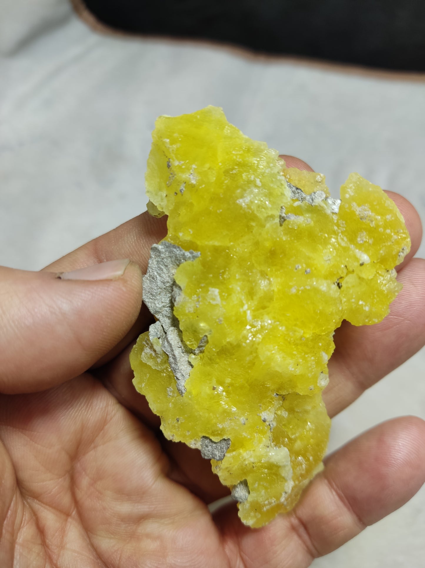 Natural yellow color Brucite 40 grams