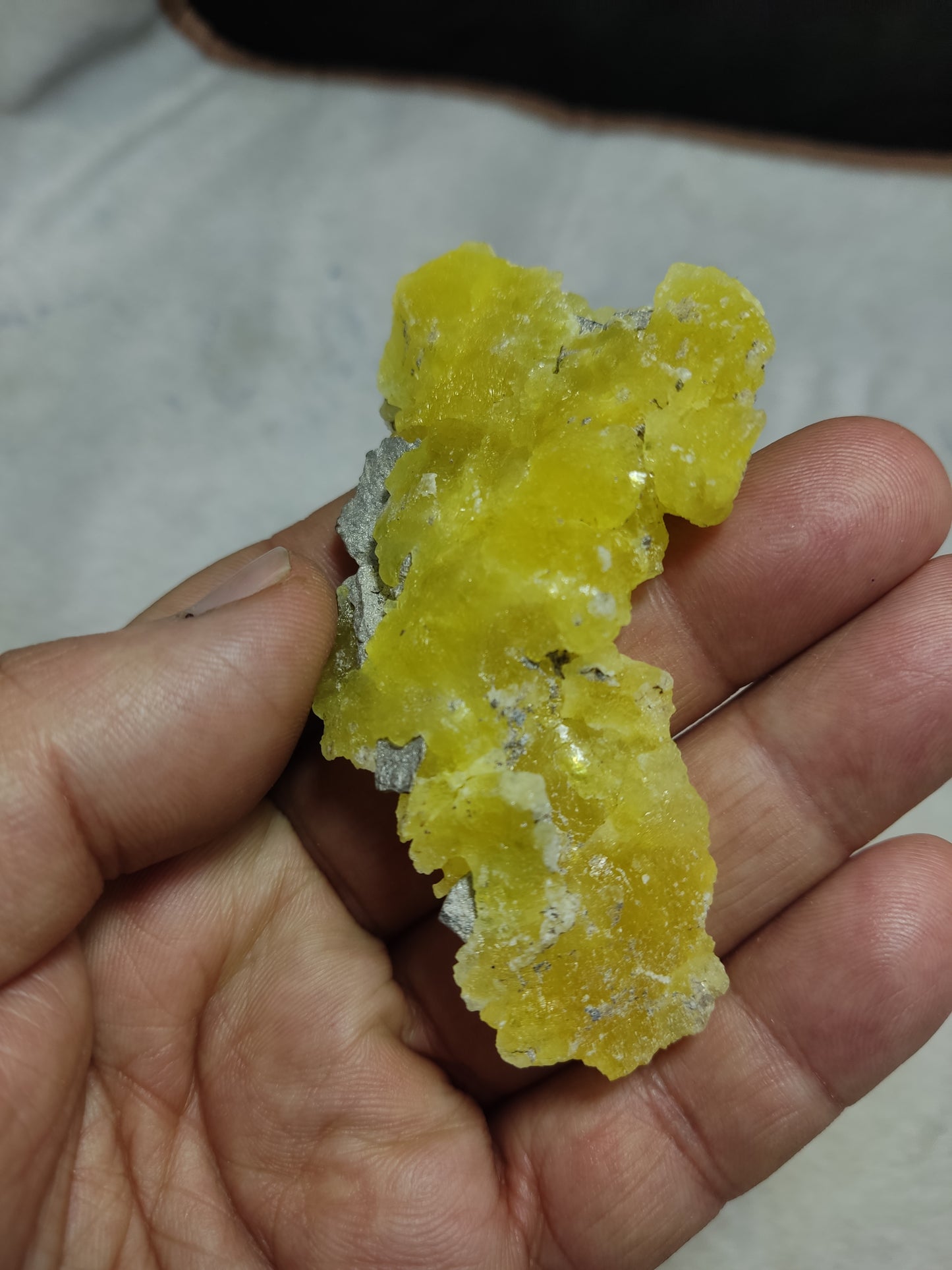 Natural yellow color Brucite 40 grams