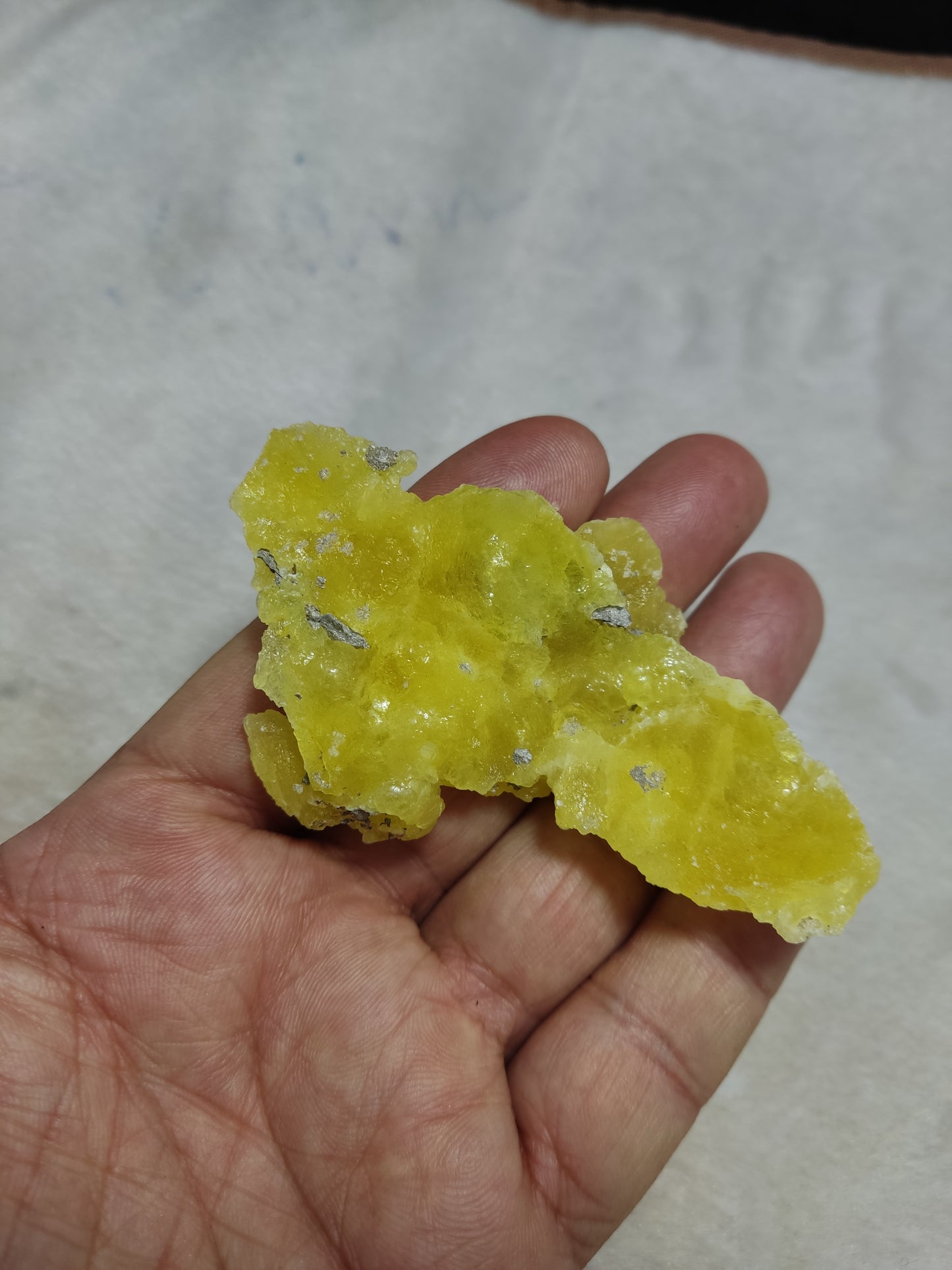 Natural yellow color Brucite 40 grams