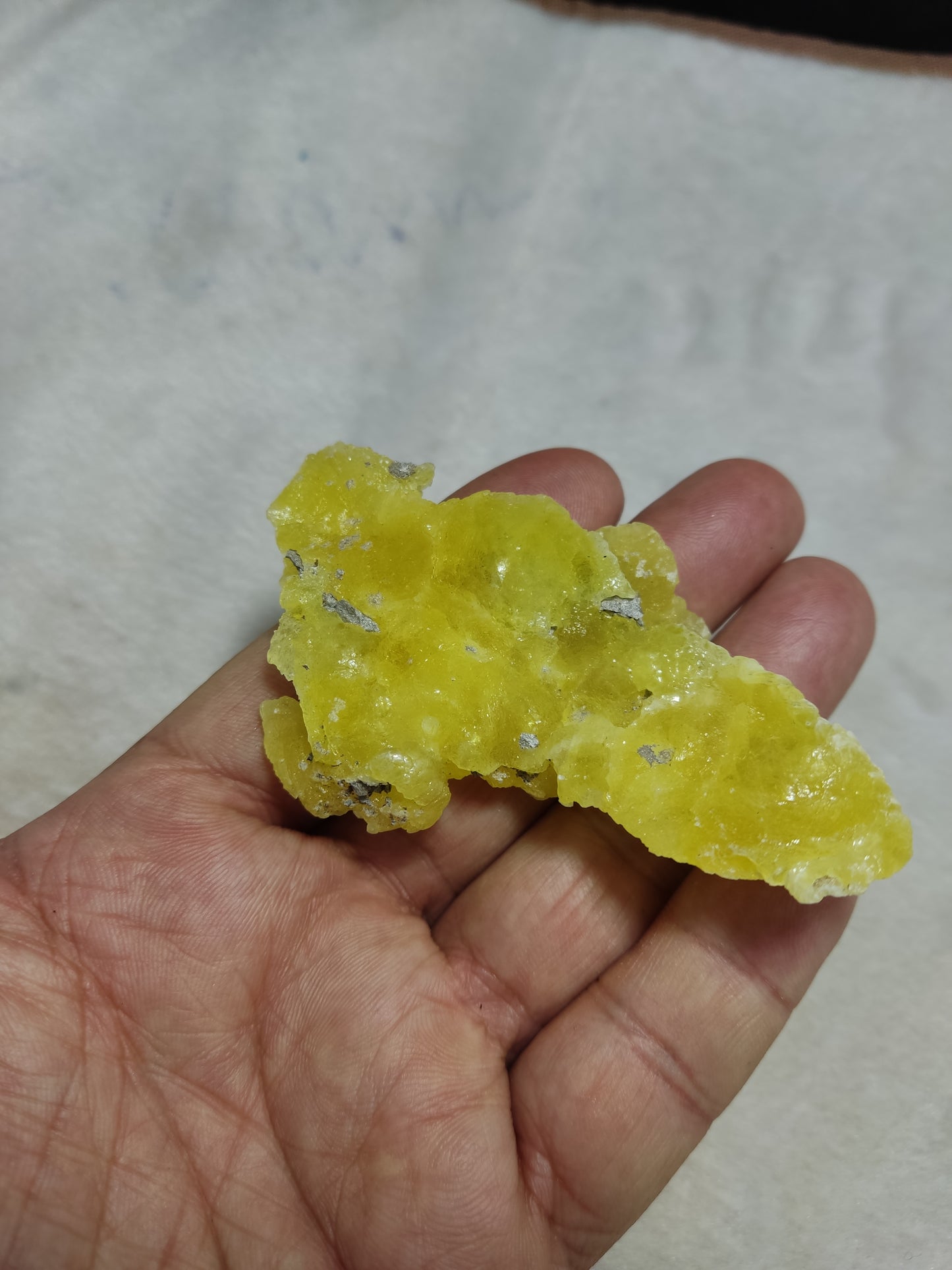 Natural yellow color Brucite 40 grams