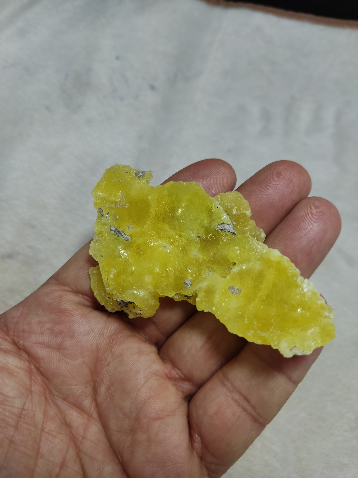 Natural yellow color Brucite 40 grams