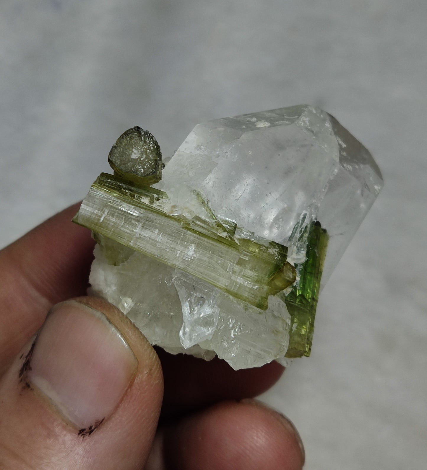 Natural green tourmaline with quartz 34 grams