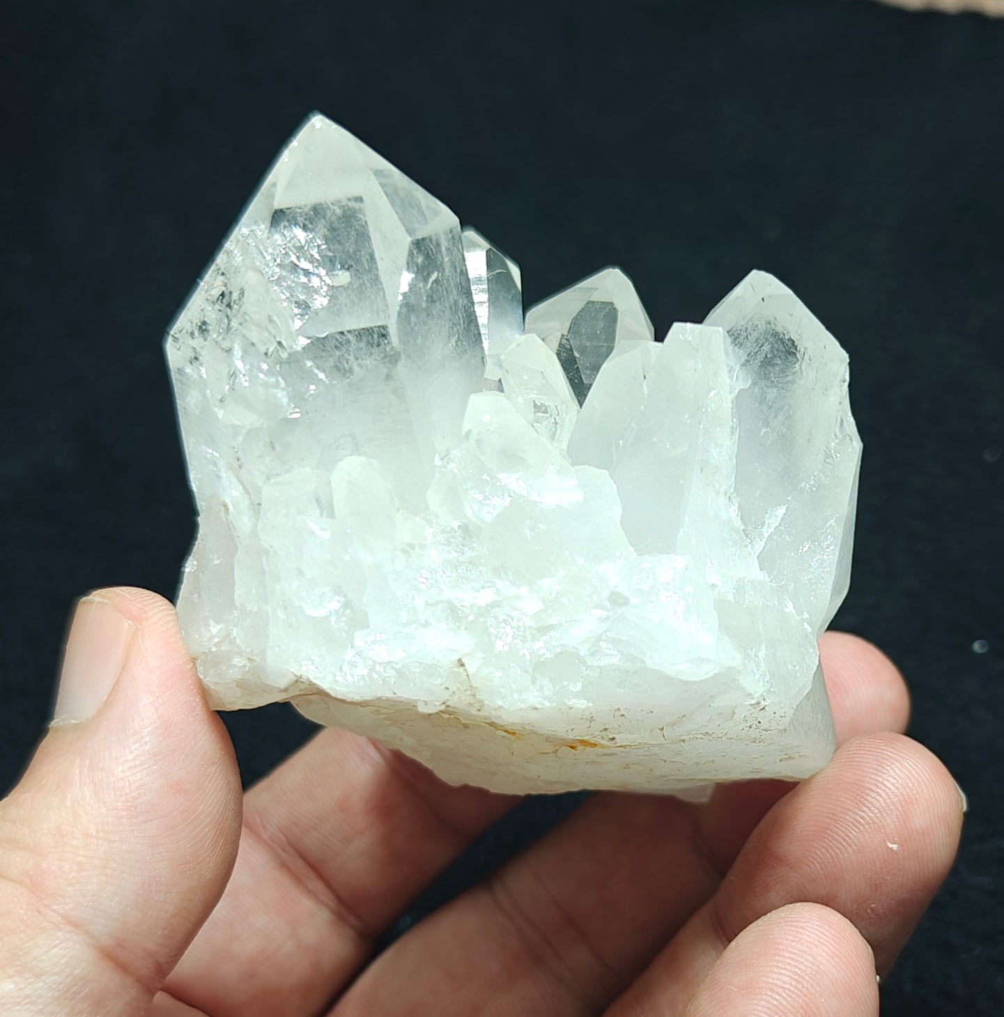 An amazing specimen of terminated Quartz Crystals cluster 187 grams