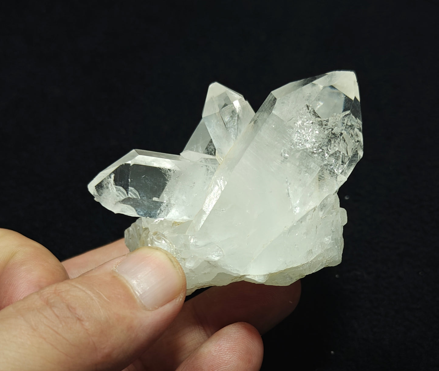 An amazing specimen of terminated Quartz Crystals cluster 187 grams