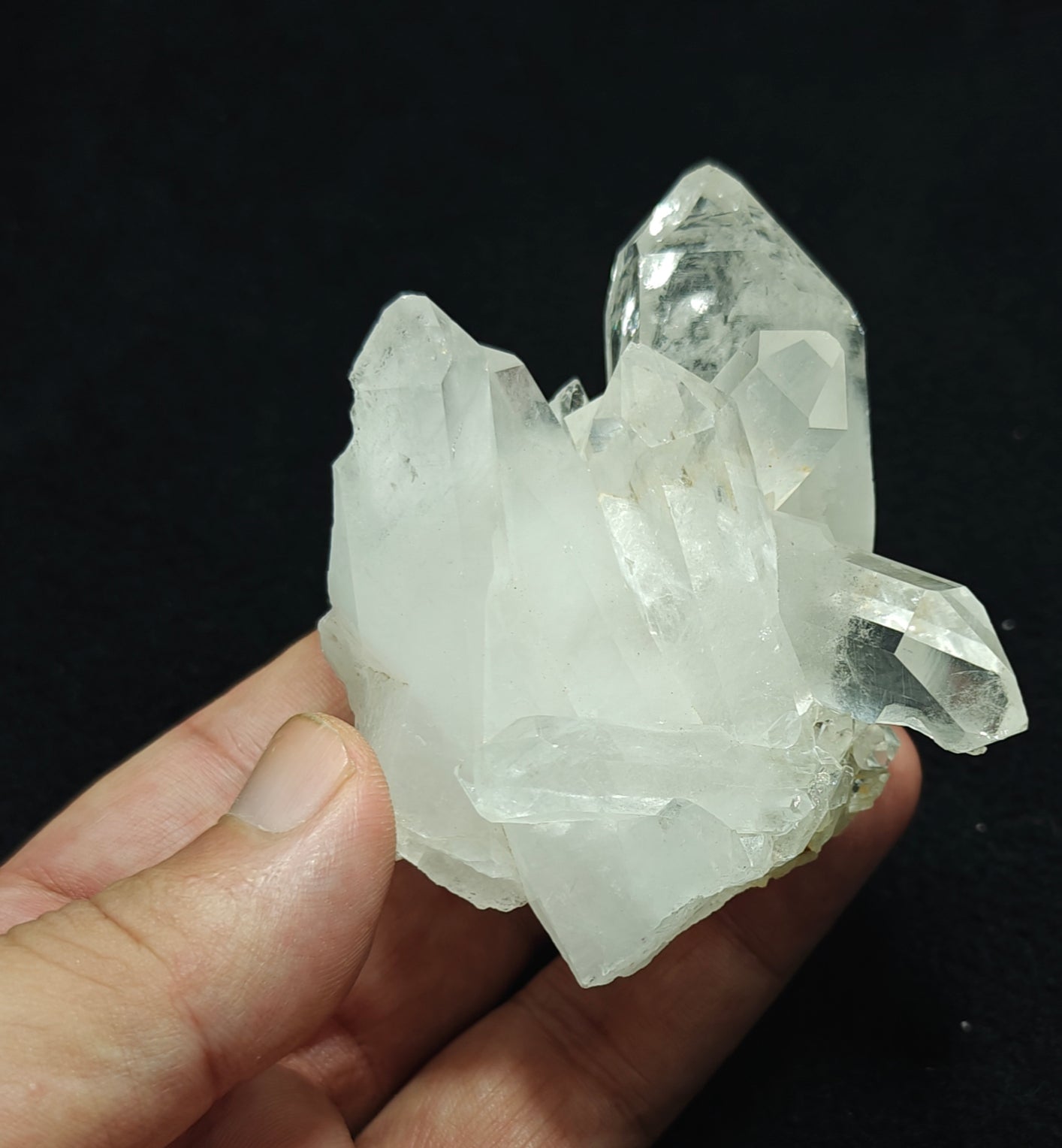 An amazing specimen of terminated Quartz Crystals cluster 187 grams