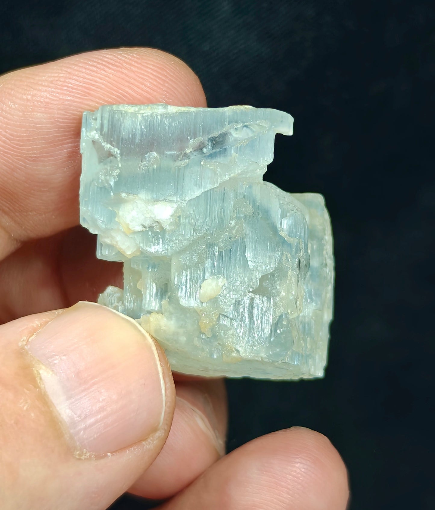 Etched Aquamarine floater Crystal 21 grams