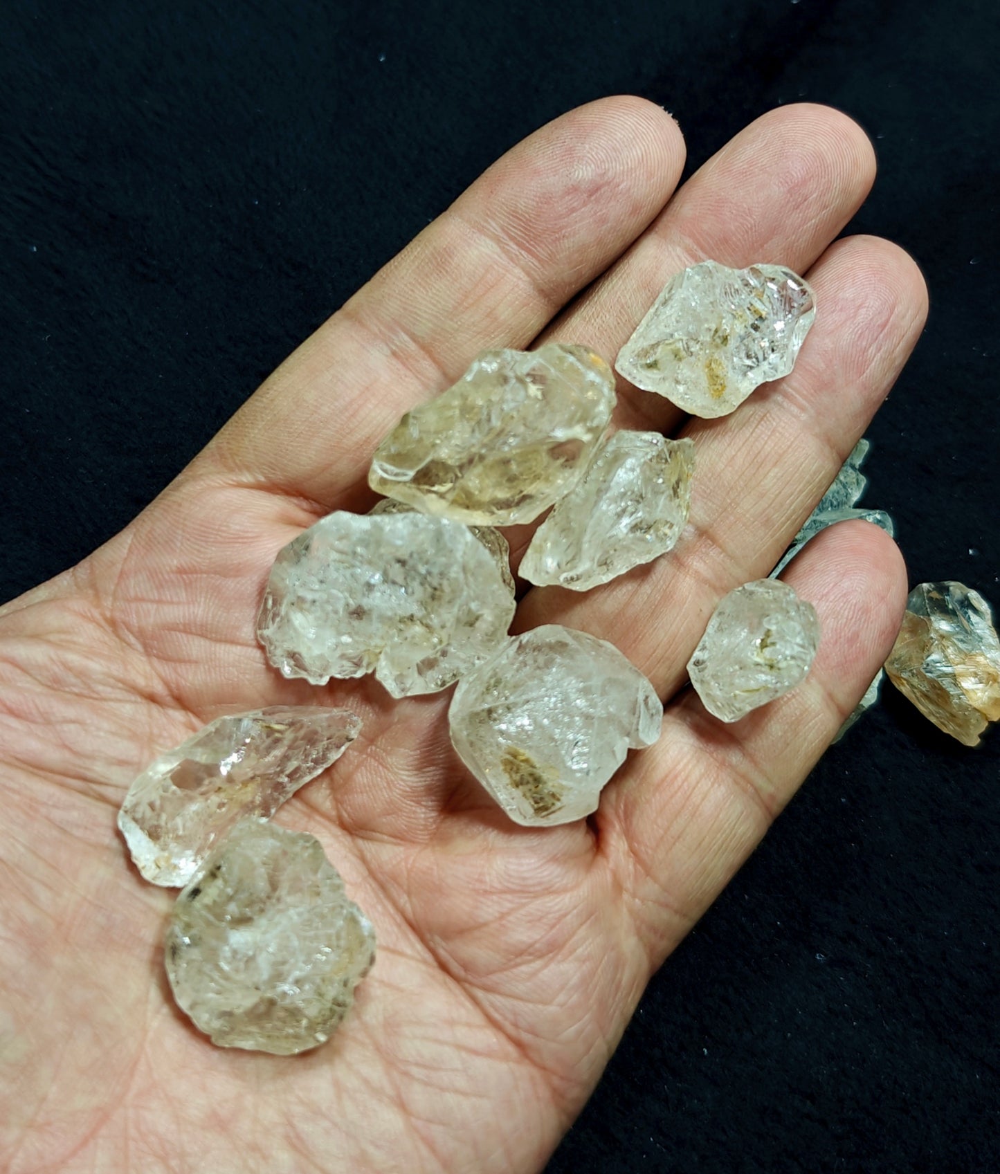 Fluorescent diamond quartz collection 140 grams