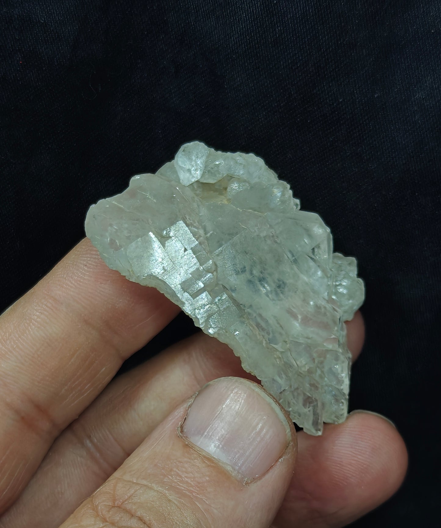 Natural gwindel quartz crystal 22 grams