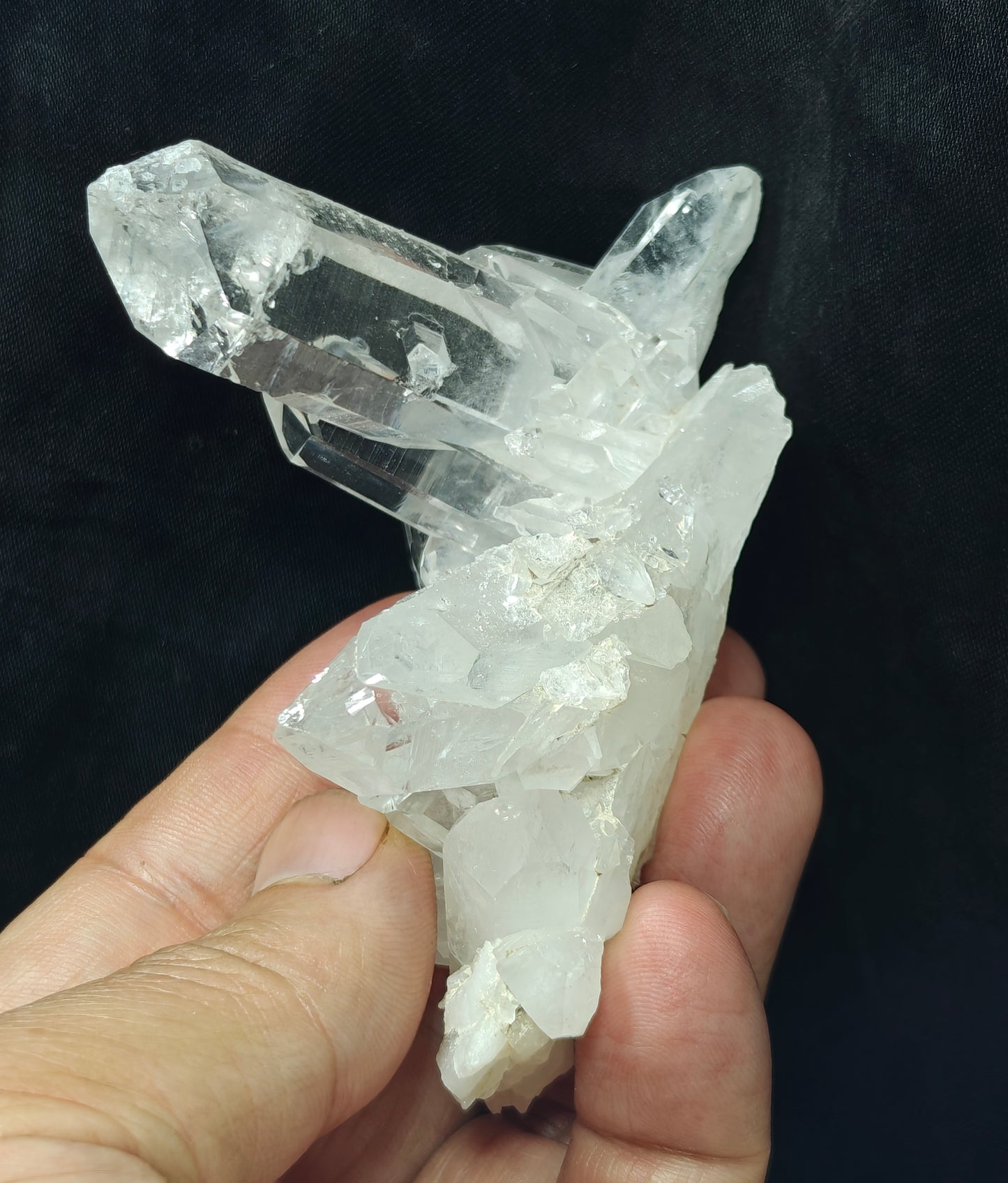 Natural terminated clear Quartz Crystal cluster 143 grams