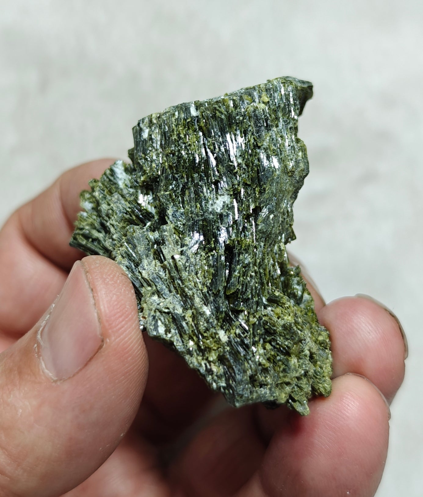 An Amazing specimen of lusterous Epidote crystal 66 grams