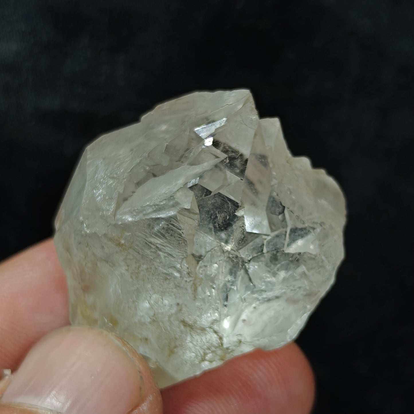 Natural gwindel quartz crystal 29 grams