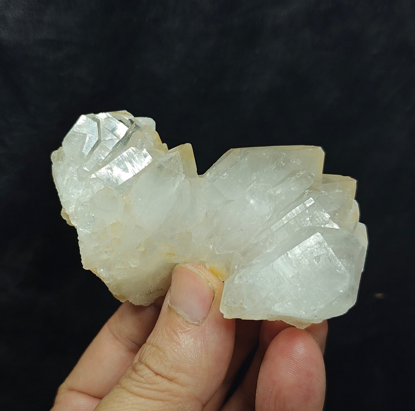 Quartz crystals cluster specimen 130 grams
