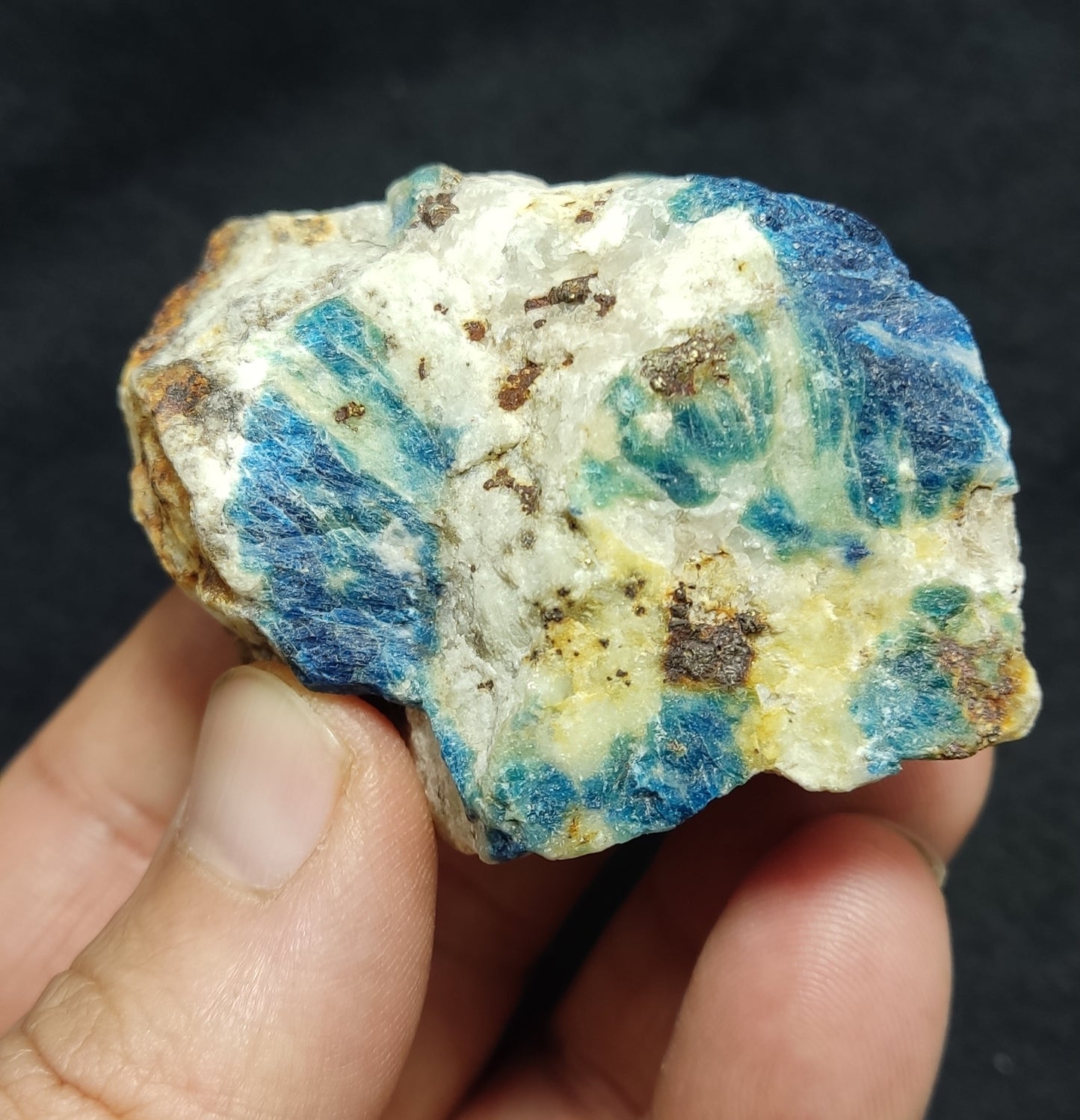 Lazurite/Sodalite/hauynite with Partly Fluorescent 135 grams