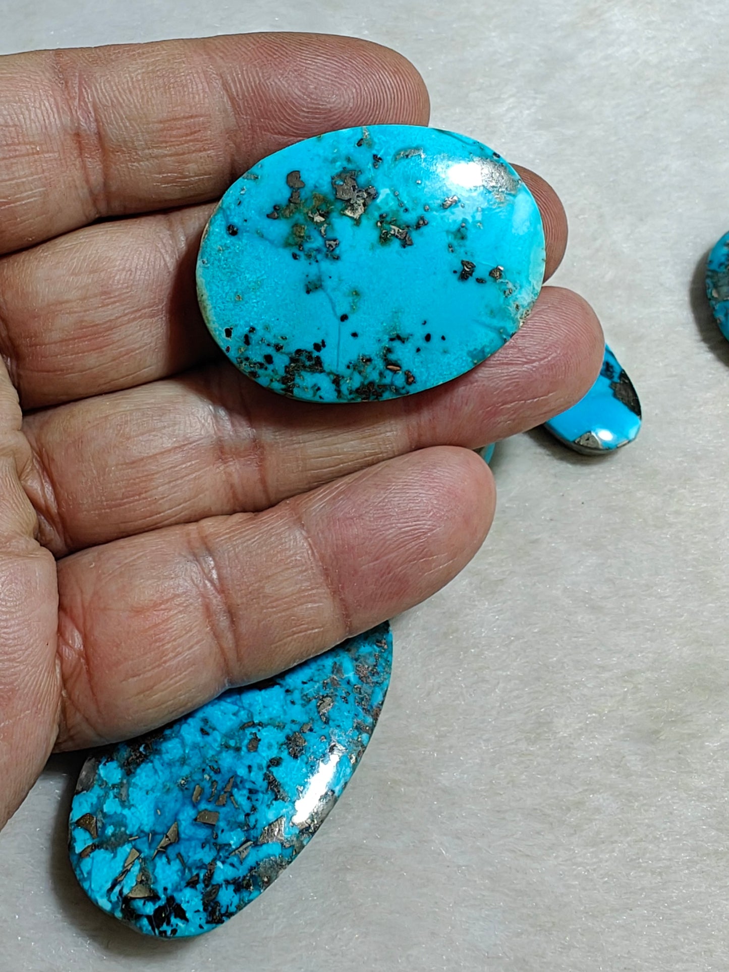 6 turquoise cabochons 82 grams