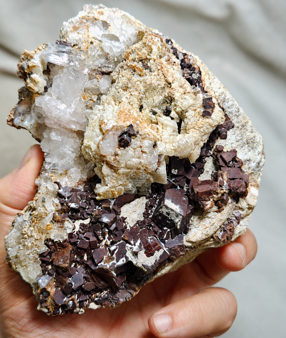 Natural quartz rutiles and siderite specimen 970 grams