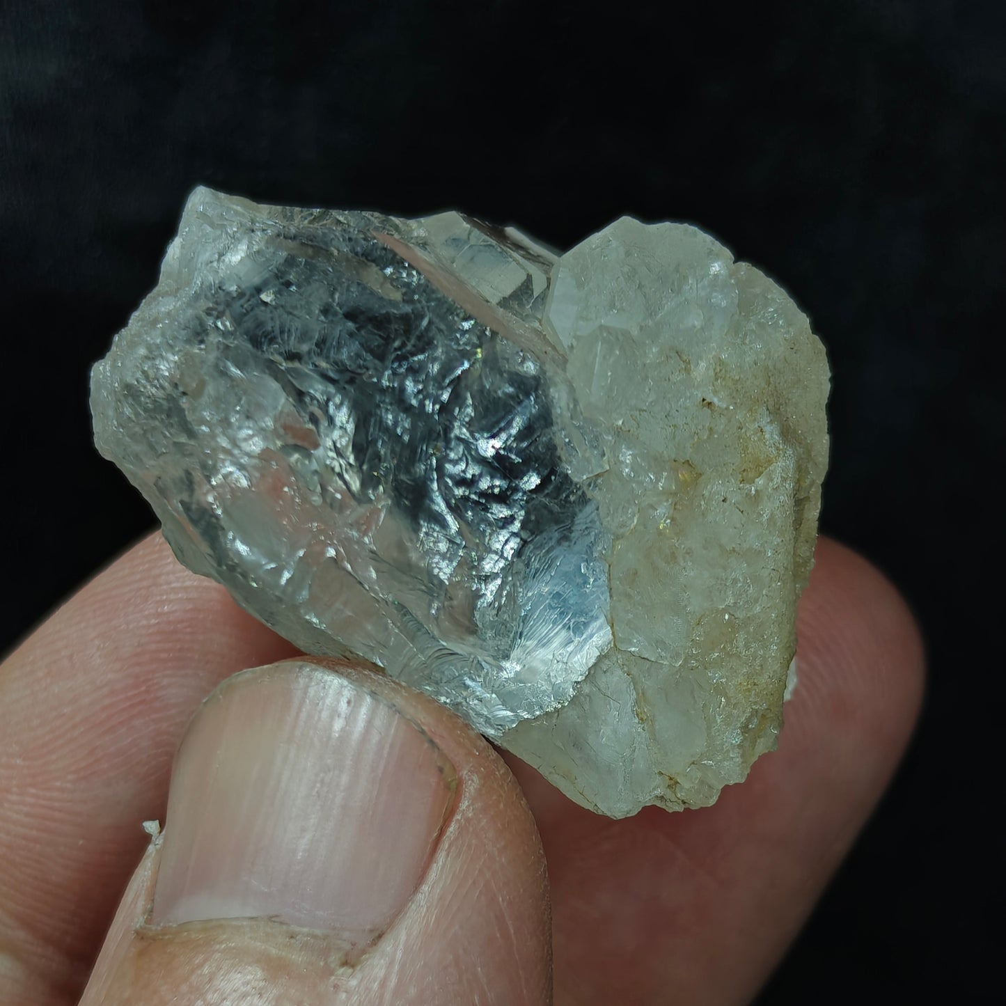 Natural gwindel quartz crystal 29 grams