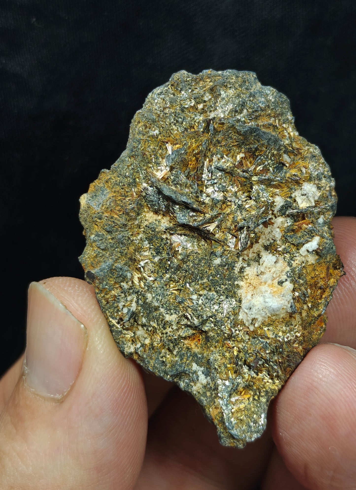 Rutile on hematite 29 grams