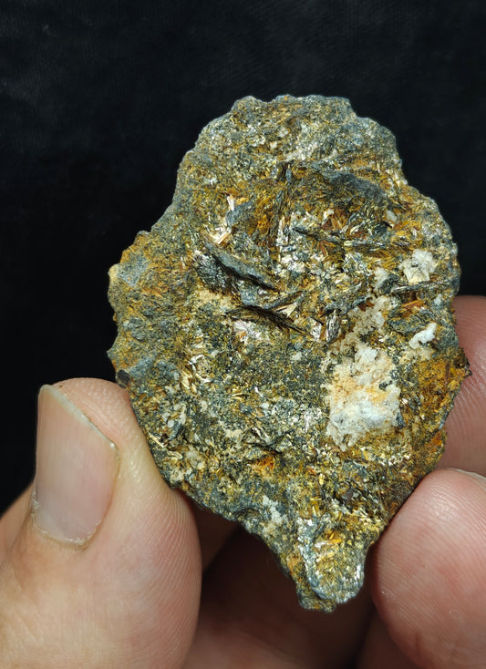 Rutile on hematite 29 grams