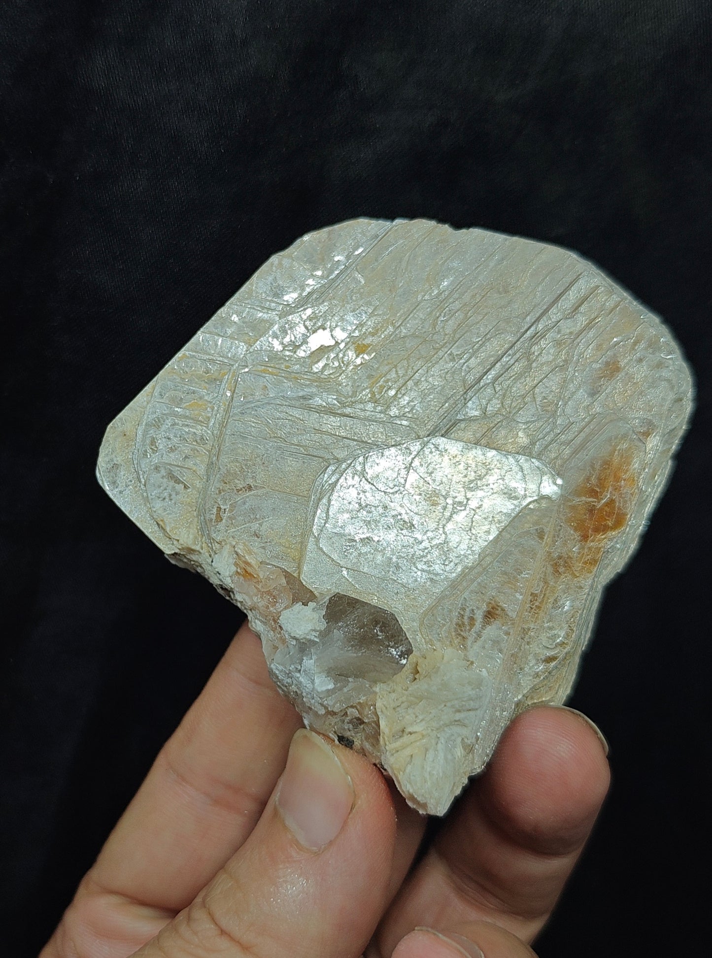 Mica variety muscovite 179 grams