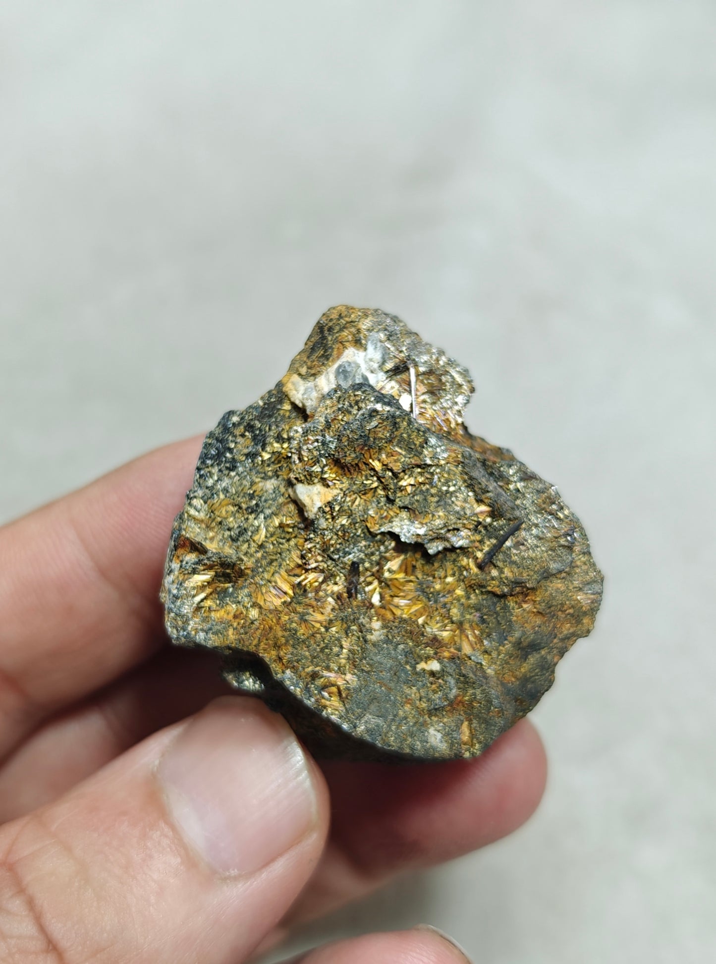 Rutiles on hematite 46 grams