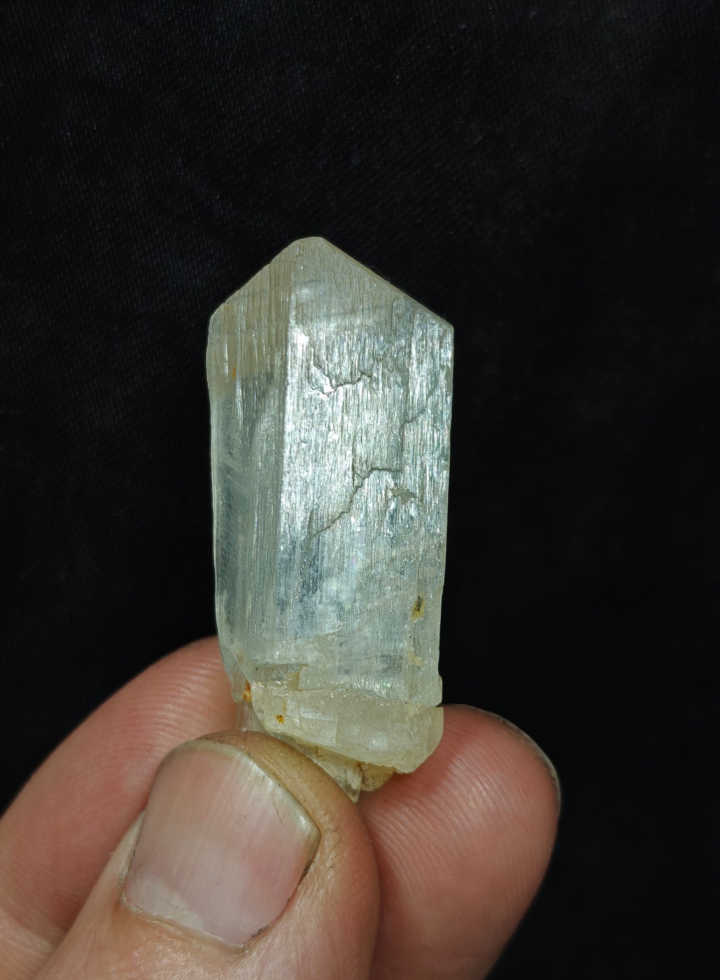Natural spodumene crystal 17 grams