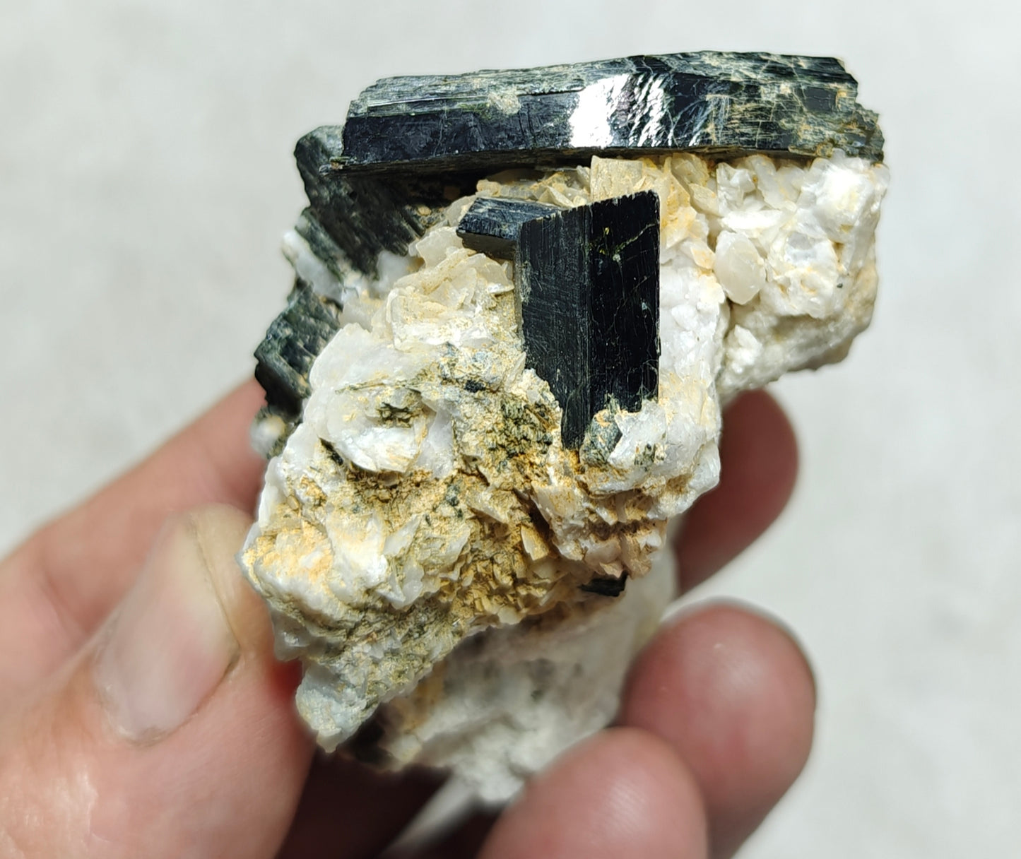 Single beautiful aesthetic aegirine crystals specimen with some calcite 94 grams