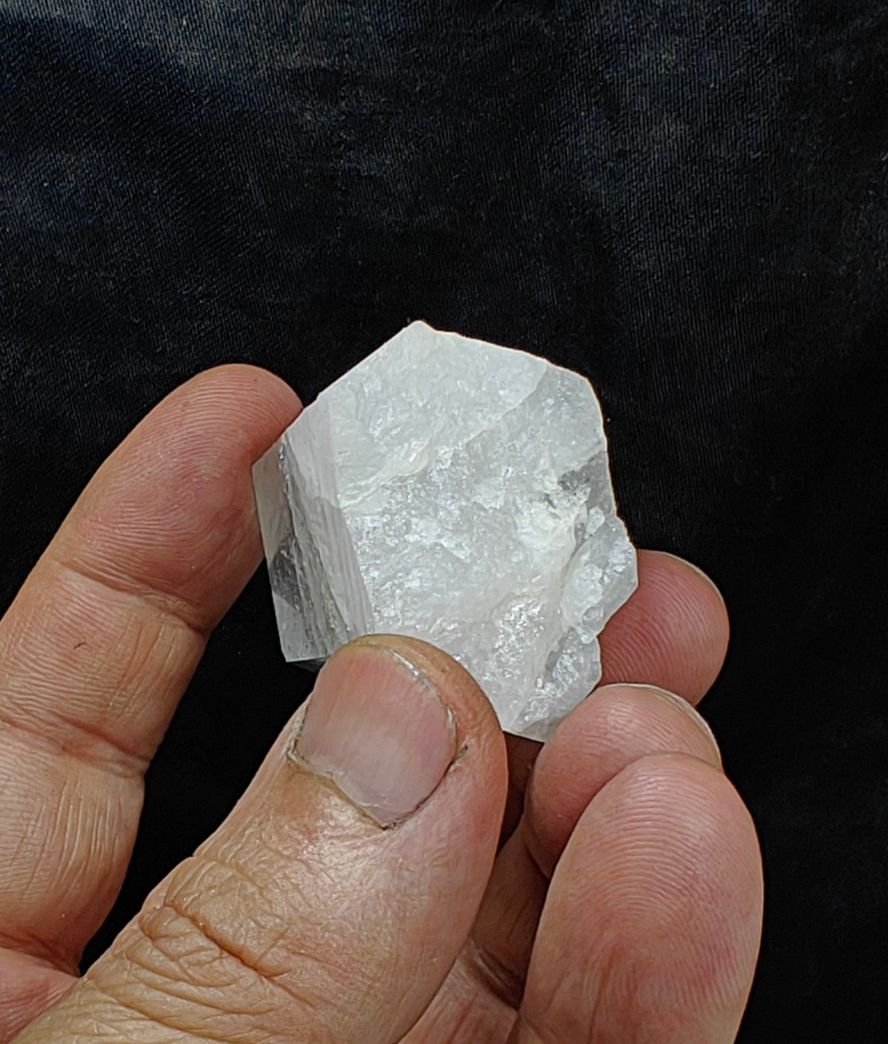 Natural clear quartz crystal 72 grams