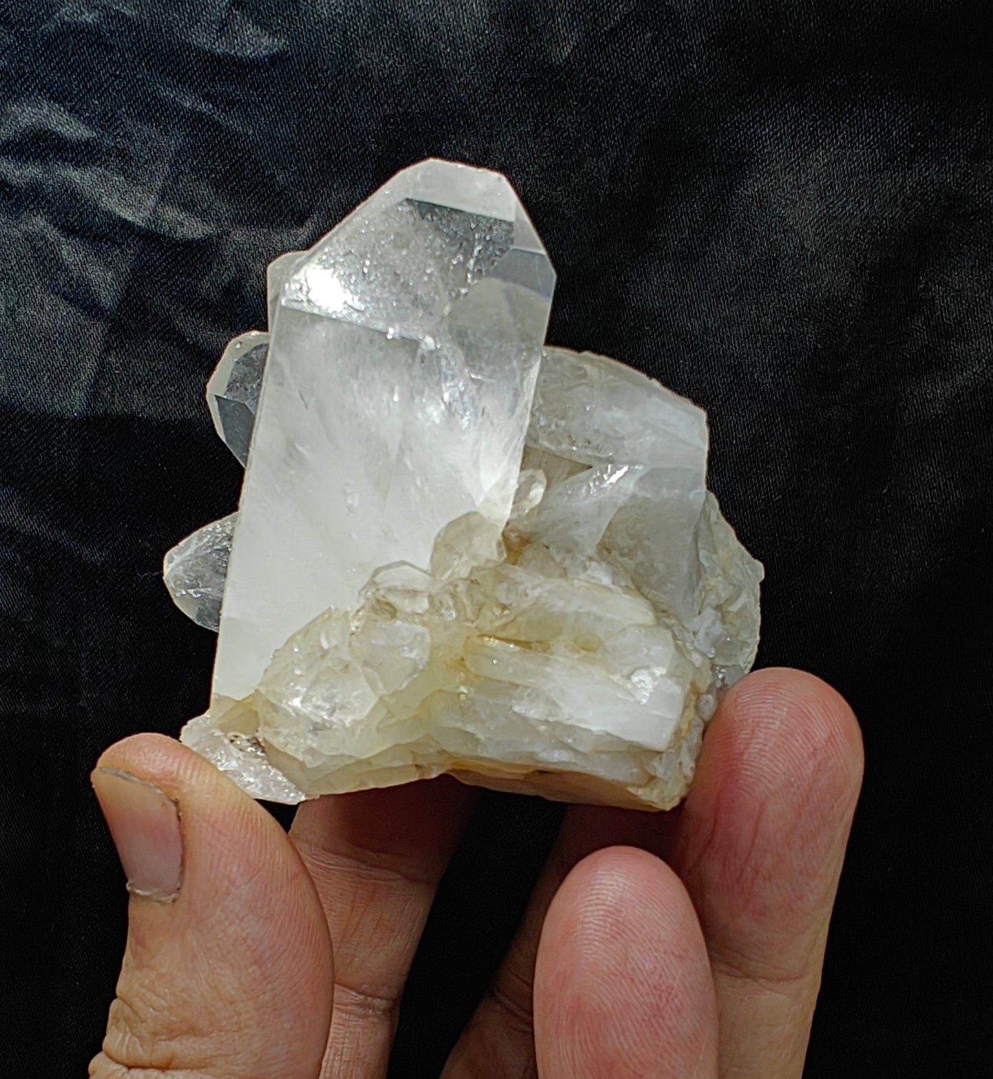 Natural quartz Crystals cluster 180 grams