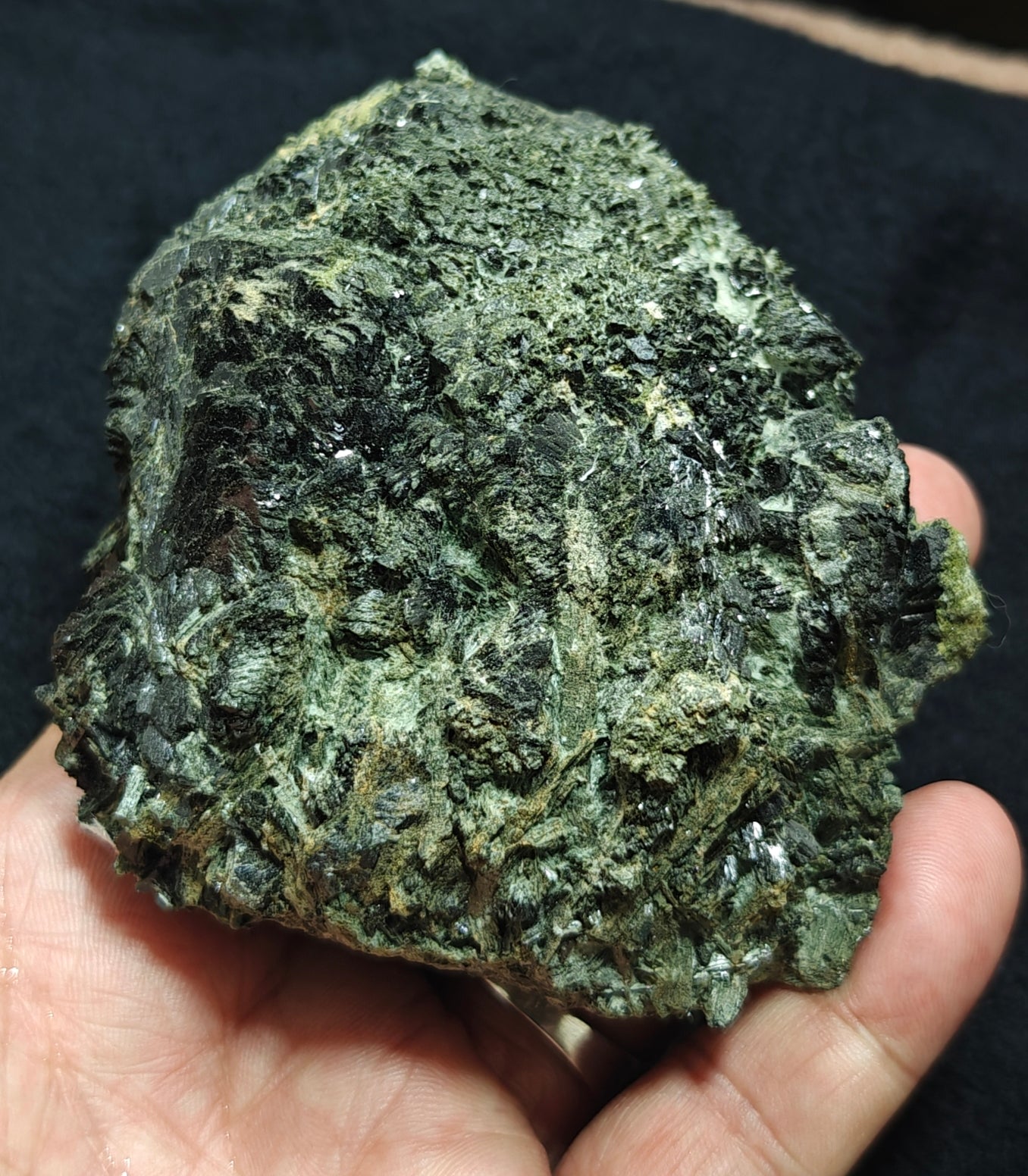 Lusterous Epidote specimen 587 grams