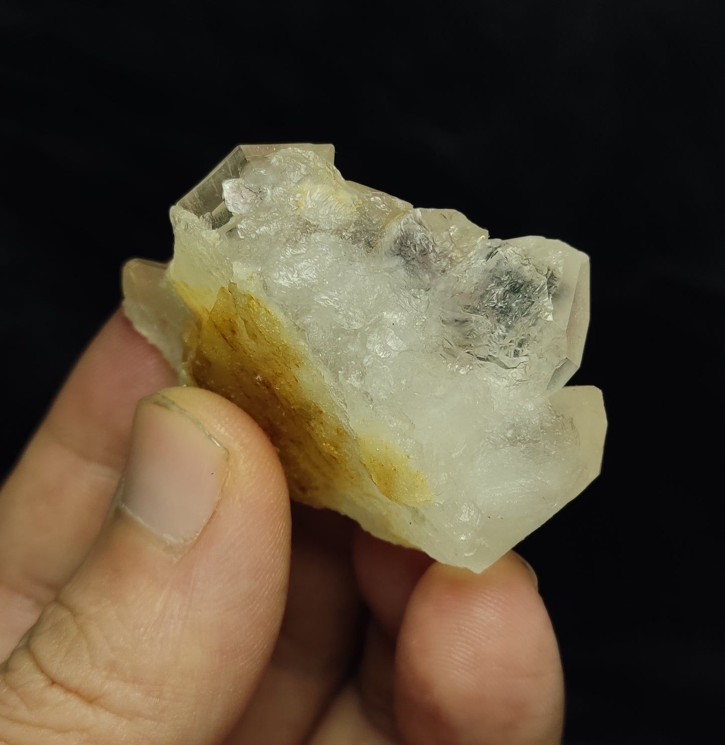 Natural terminated gwindel Quartz crystal 35 grams