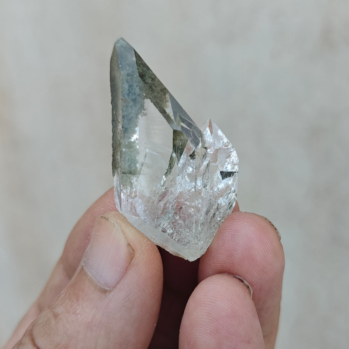 Natural chlorite Quartz crystal 22 grams