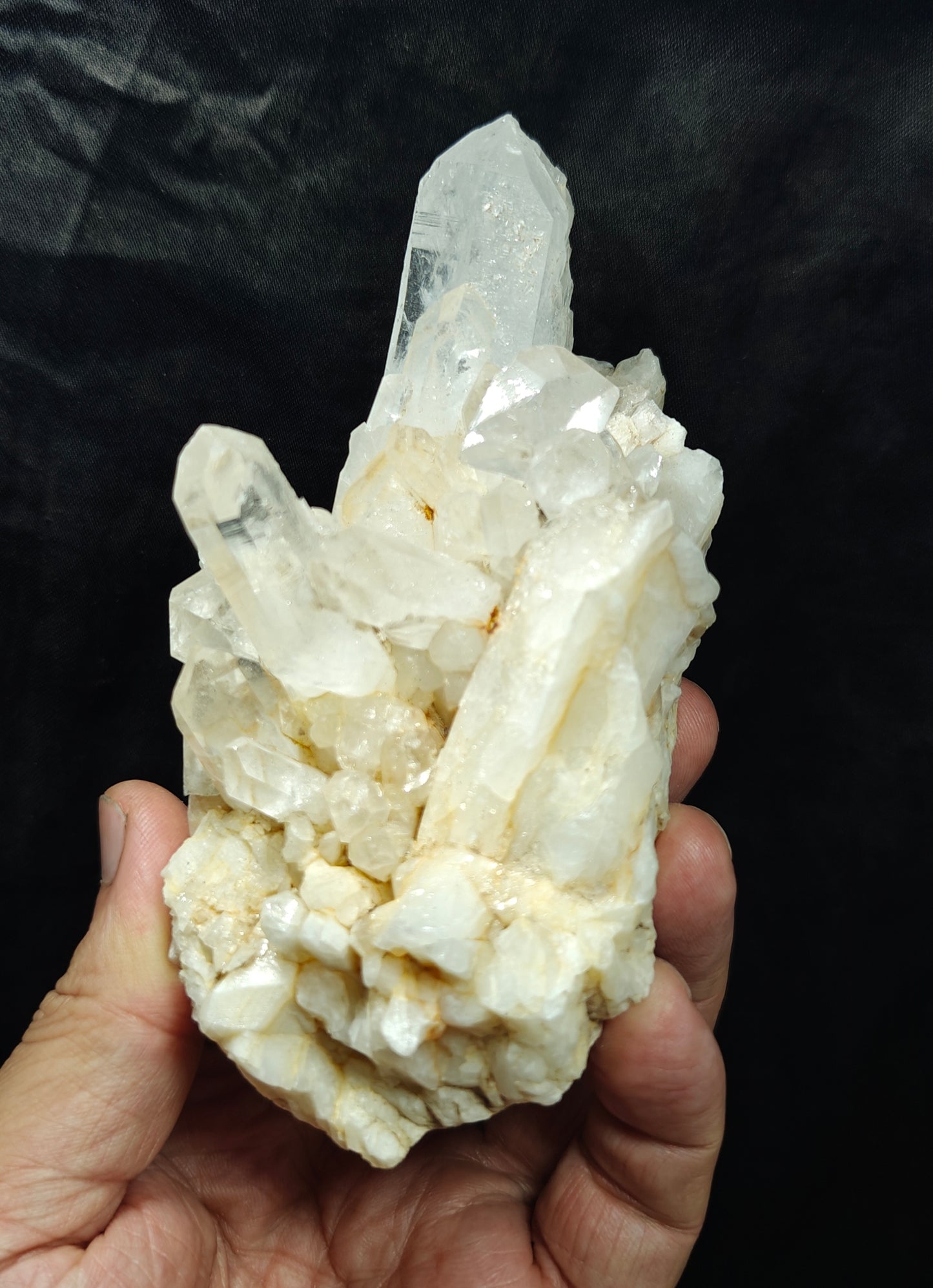 Natural Terminated quartz Crystals cluster 394 grams