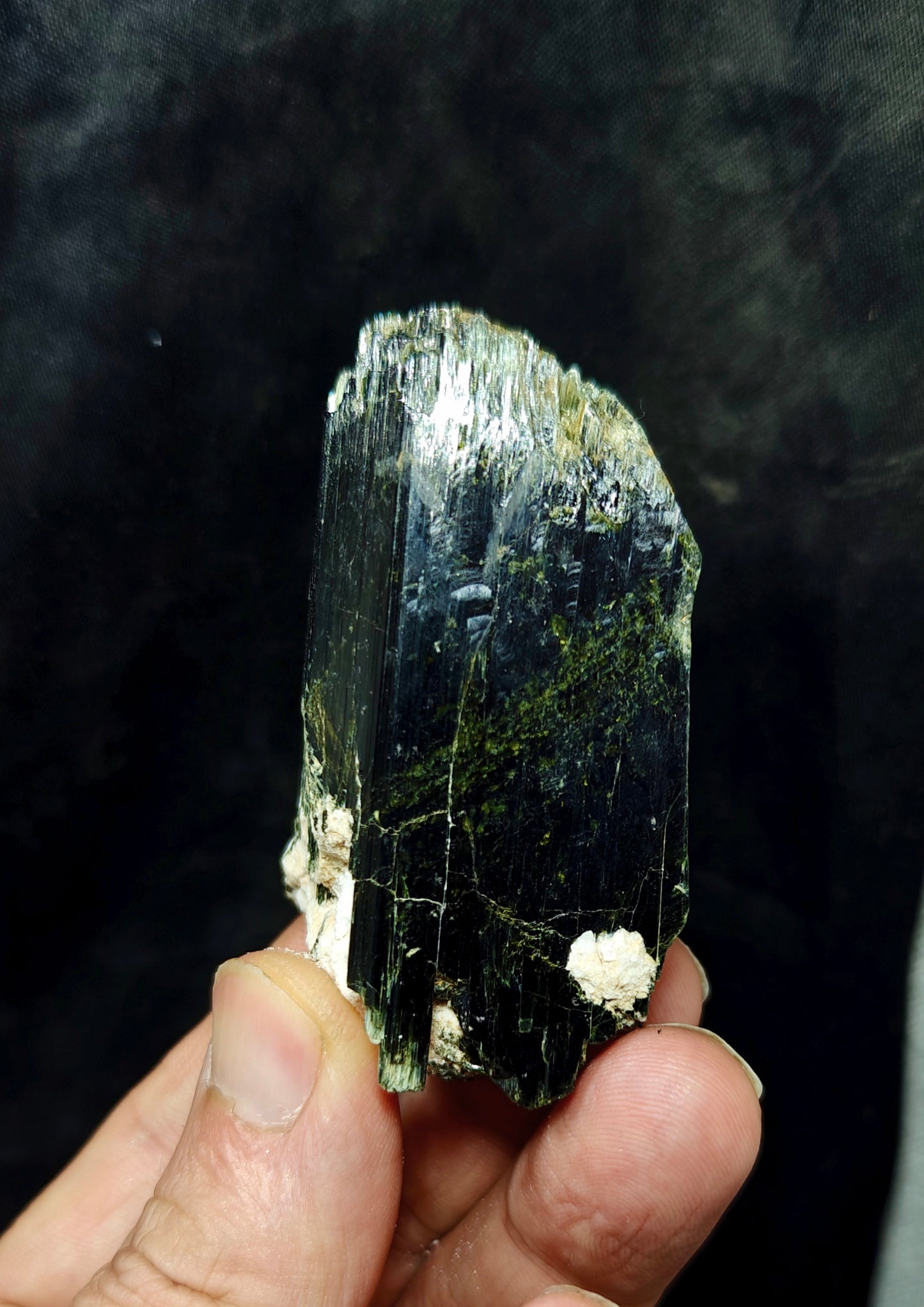 Single beautiful aesthetic terminated aegirine crystal specimen with Albite 140 grams