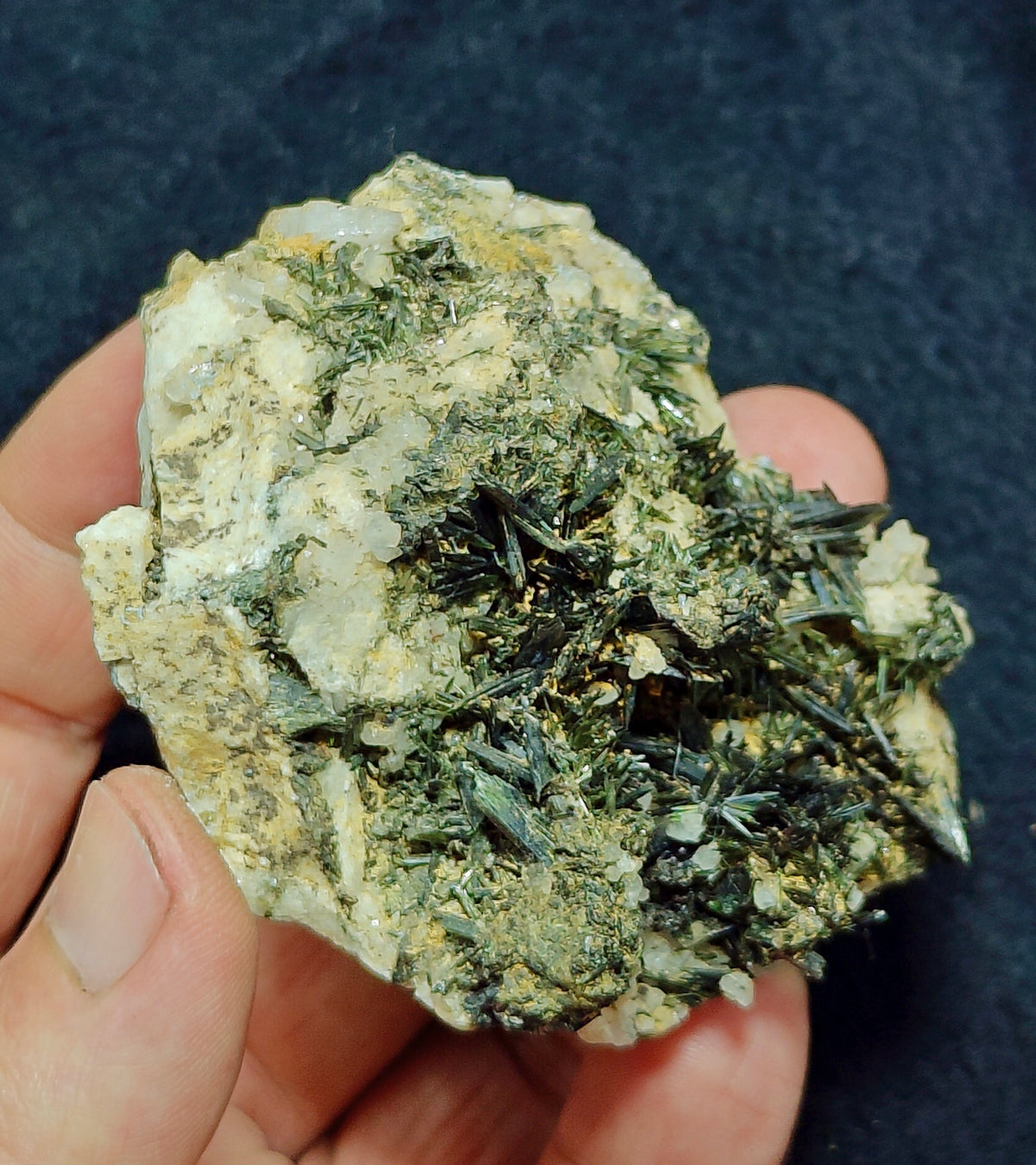 Aegirine crystals specimen 141 grams