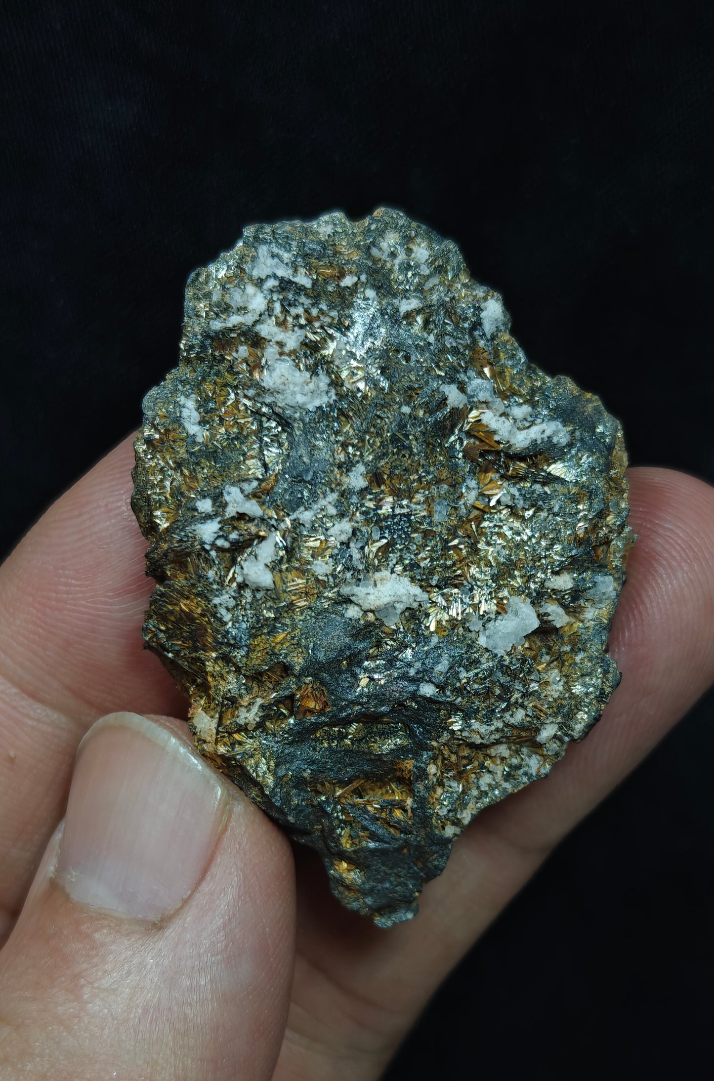 Rutile on hematite 29 grams