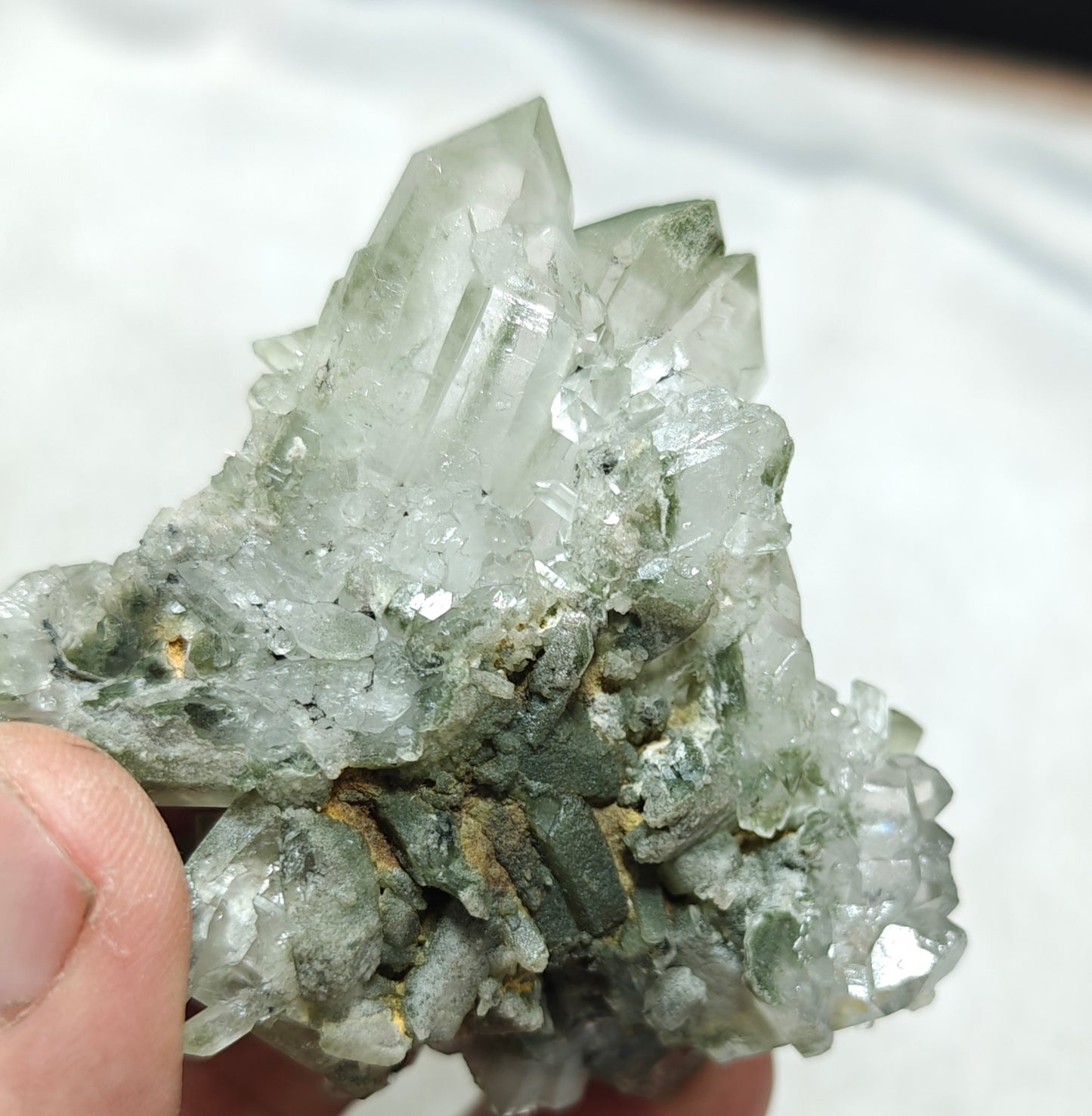 Chlorite Quartz crystals cluster 94 grams