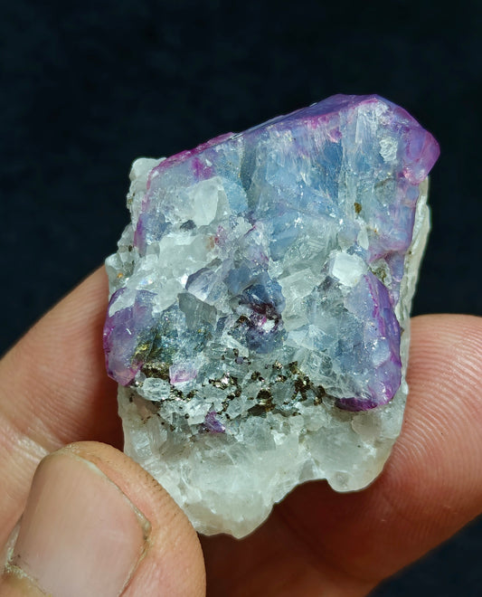 Natural corrundum on matrix 25 grams